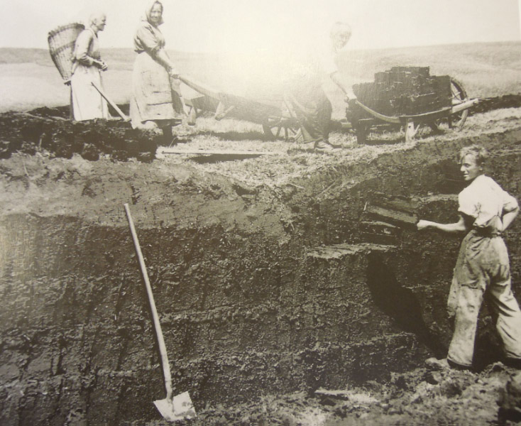 Datei:DSCN5019 torfstechen um 1920 sihlsee.jpg
