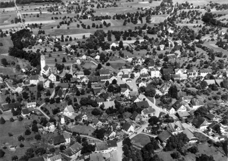 Datei:Image1-211 Um 1955 Ottenbach Luftaufnahme von West.jpg
