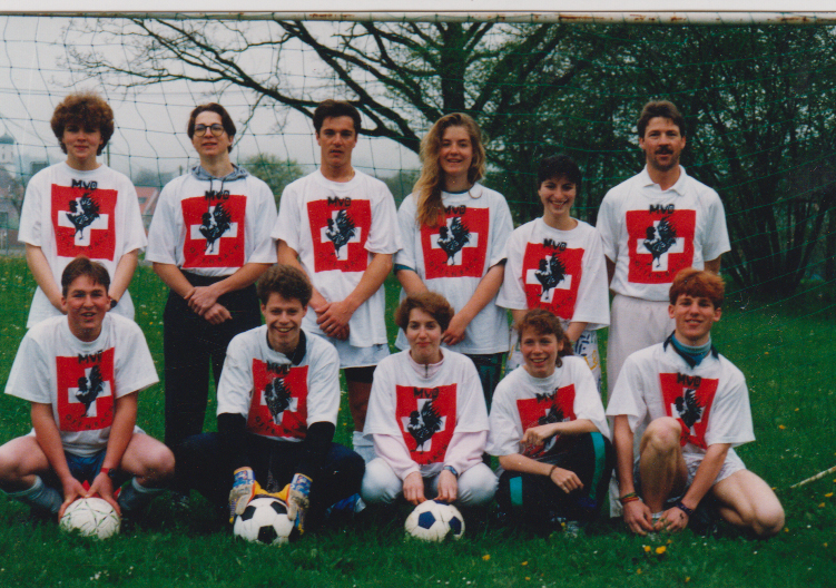 Datei:Scan-262 1992 Fussballmanschaft CH in Ottenbach D.jpg