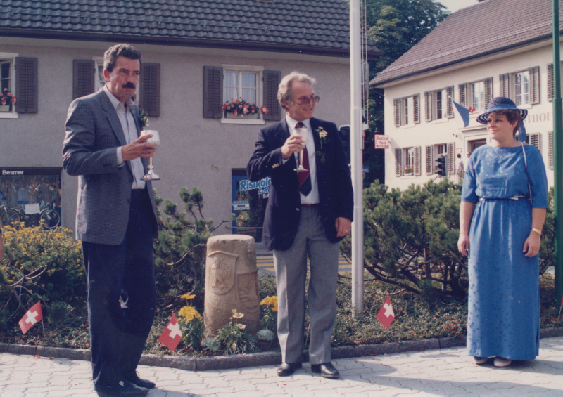 Datei:Markstein dorfplatz 1984 frick bonvin kohler.jpg