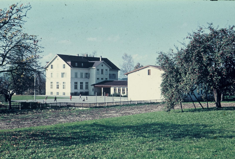 Datei:000024 schulhaus Oberdorf ZwischenTrakt Turnhalle von 1949.jpg