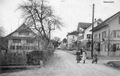 Ottenbach um 1902-1910. Links Affolternstrasse 6. Bauernhof Leutert. Zunamen: "Ordli" oder "Othli". Rechts vis à vis: Affolternstrasse 9, David Hegetschweiler, Postlokal ab 1900 bis 1981