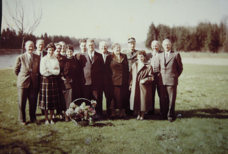Datei:Schulpflege und Lehrerschaft Ottenbach.jpg
