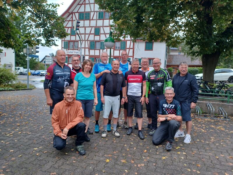 Datei:Veogruppe vollständig ottenbach 9.9.2025.jpg