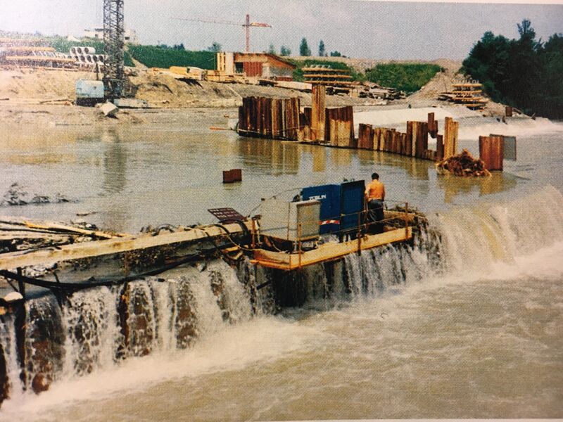 Datei:Hochwasser reuss kraftwerk emaus 25 6 73.JPG